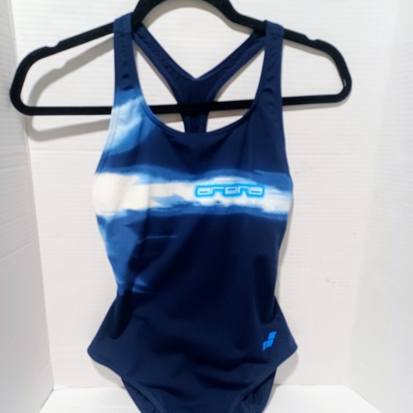 ARENA - Picture 2 of 12